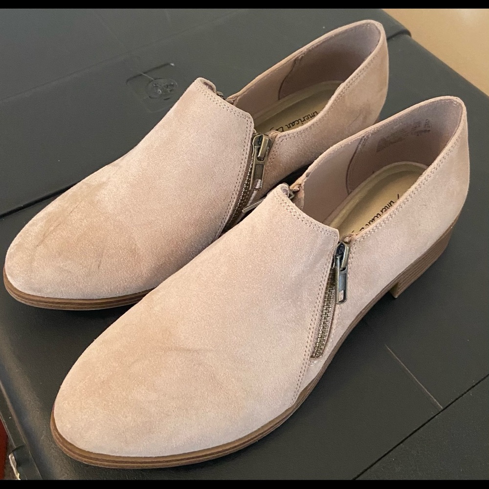 American Eagle Beige ankle booties